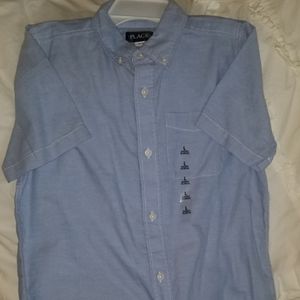 Boy's short sleeve shirt.